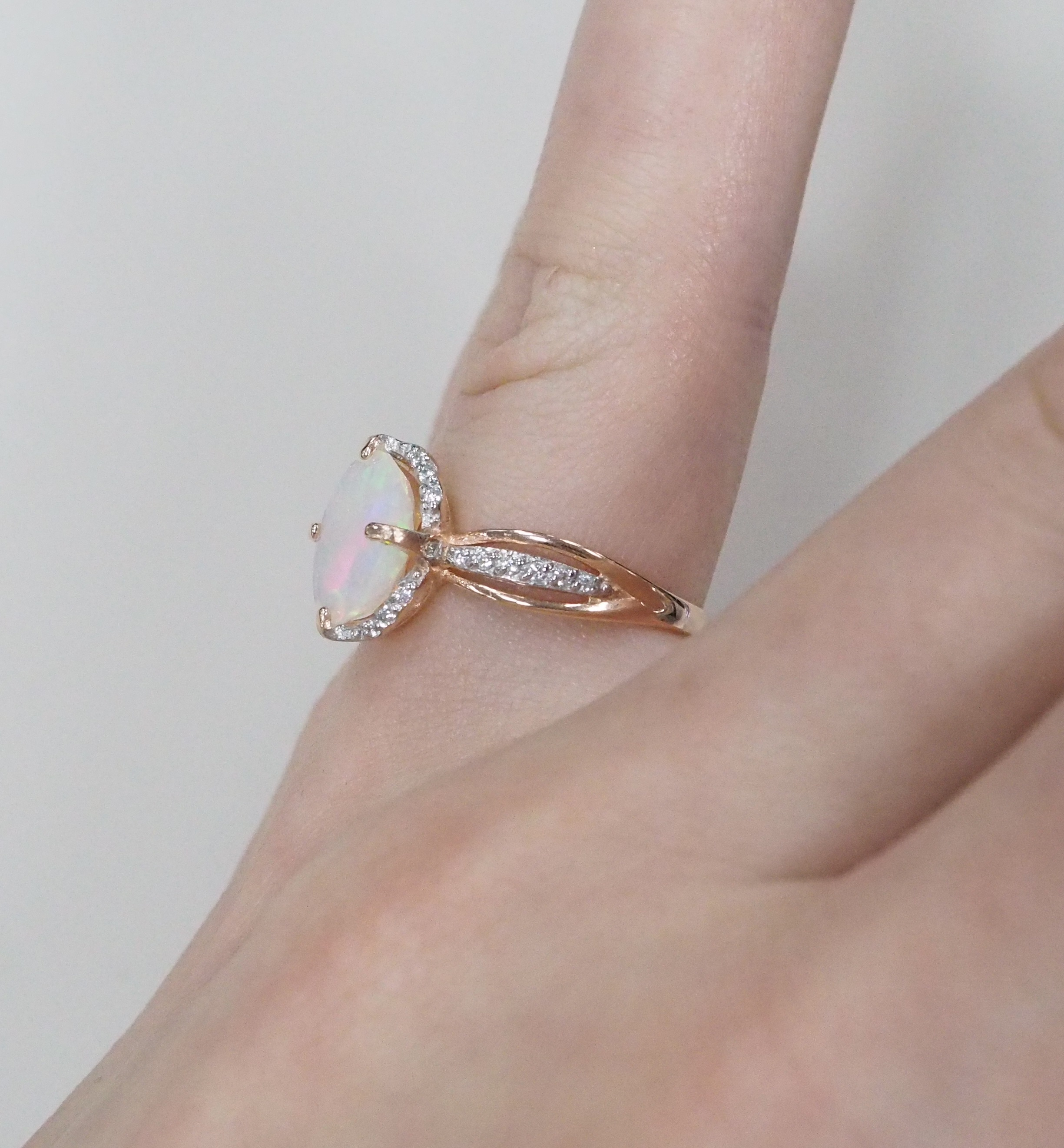 Серебряное кольцо с опалом